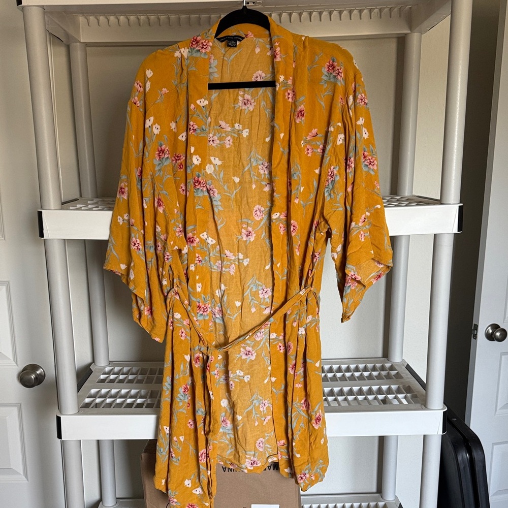 American Eagle Outfitters Yellow Floral Kimono